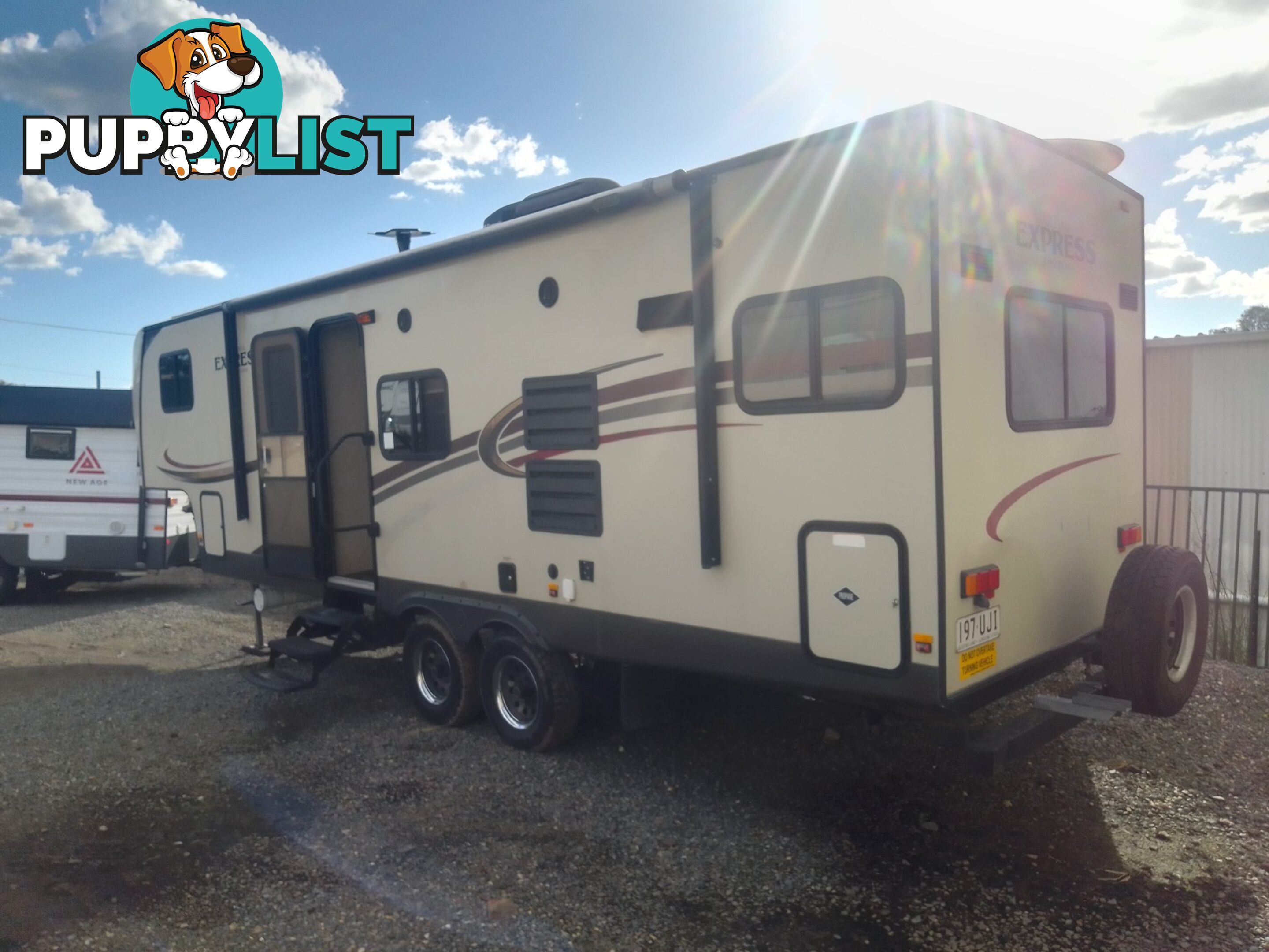 USED 2013 EVERGREEN ULTIMA 5TH WHEELER 29FT