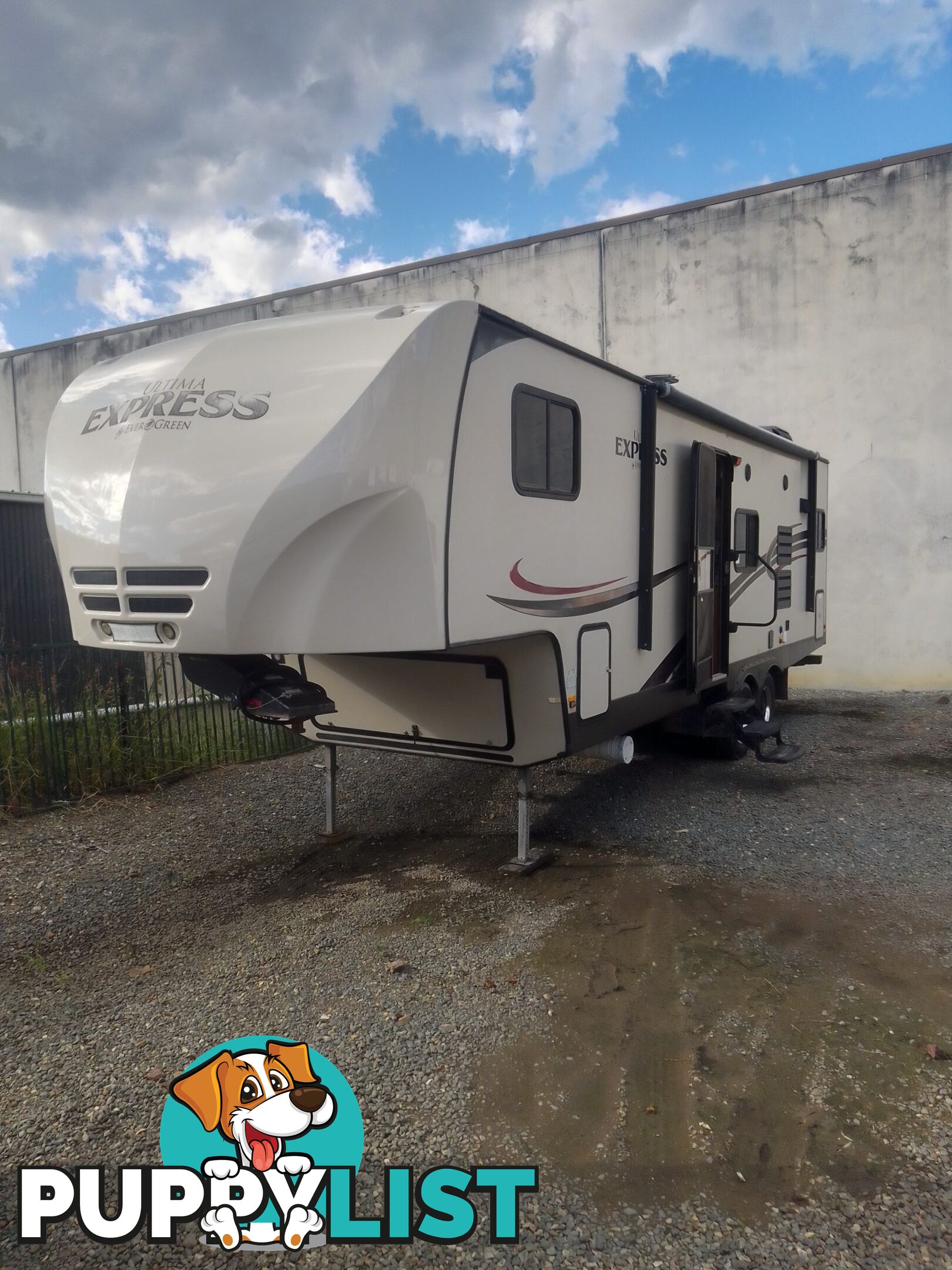 USED 2013 EVERGREEN ULTIMA 5TH WHEELER 29FT
