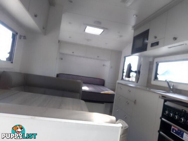 FRANKLIN RAZOR LUXURY 22FT SEMI OFF-ROAD CARAVAN