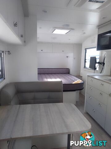 FRANKLIN RAZOR LUXURY 22FT SEMI OFF-ROAD CARAVAN