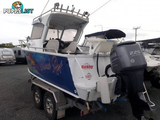 QUINTREX 610 OFFSHORE HALF CABIN-YAMAHA 225HP 4 STROKE AND TRAILER