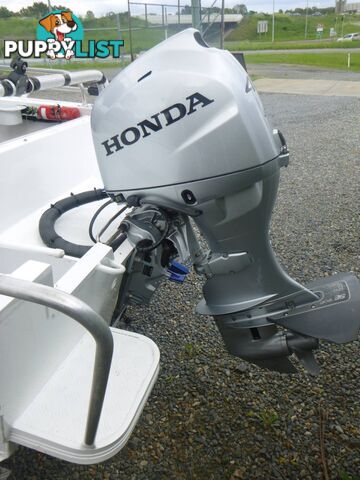 QUINTREX 430 FISHABOUT -40HP HONDA 4 STROKE AND ALLOY TRAILER