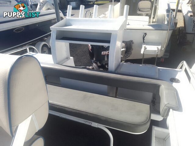 USED 2019 AQUAMASTER 490 CENTRE CONSOLE WITH A 2019 80HP SUZUKI 4 STROKE OUTBOARD ON A MARFAIR MARINE SINGLE AXLE TRAILER