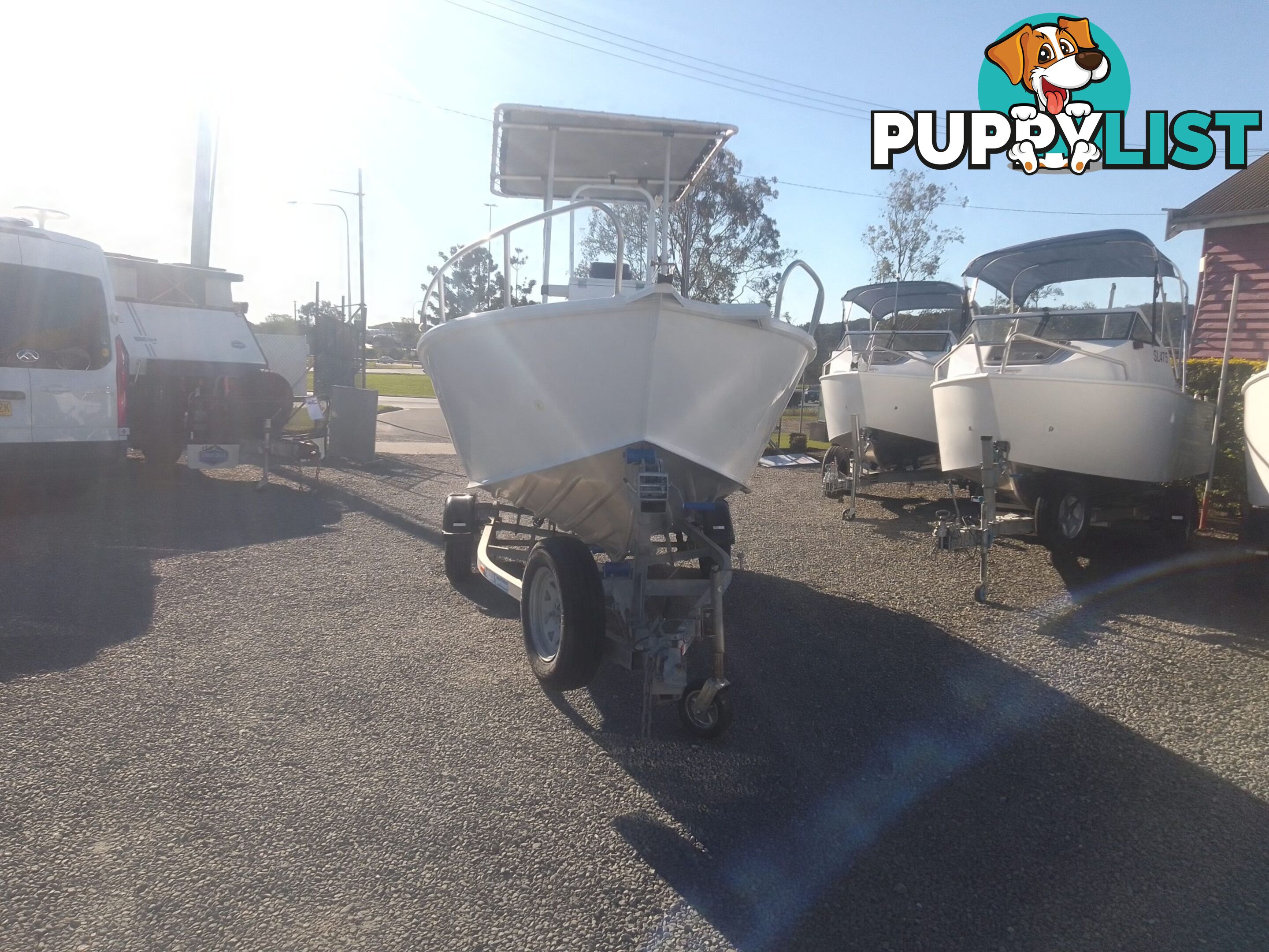 USED 2019 AQUAMASTER 490 CENTRE CONSOLE WITH A 2019 80HP SUZUKI 4 STROKE OUTBOARD ON A MARFAIR MARINE SINGLE AXLE TRAILER