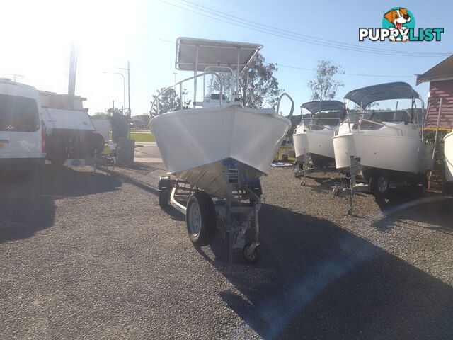 USED 2019 AQUAMASTER 490 CENTRE CONSOLE WITH A 2019 80HP SUZUKI 4 STROKE OUTBOARD ON A MARFAIR MARINE SINGLE AXLE TRAILER