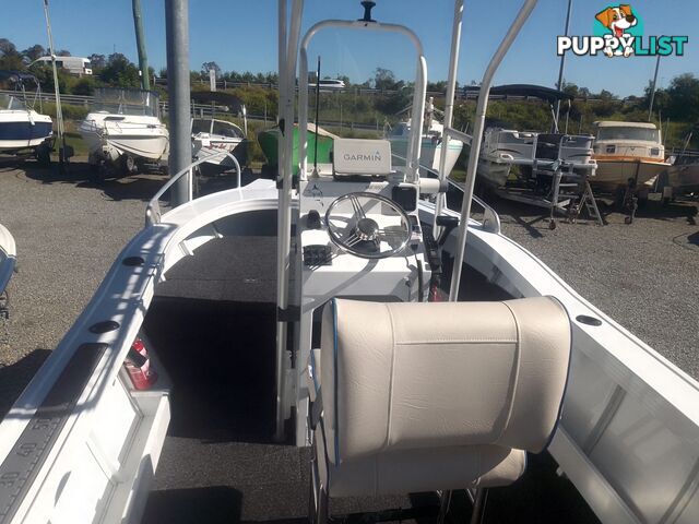 USED 2019 AQUAMASTER 490 CENTRE CONSOLE WITH A 2019 80HP SUZUKI 4 STROKE OUTBOARD ON A MARFAIR MARINE SINGLE AXLE TRAILER