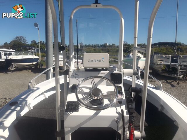 USED 2019 AQUAMASTER 490 CENTRE CONSOLE WITH A 2019 80HP SUZUKI 4 STROKE OUTBOARD ON A MARFAIR MARINE SINGLE AXLE TRAILER