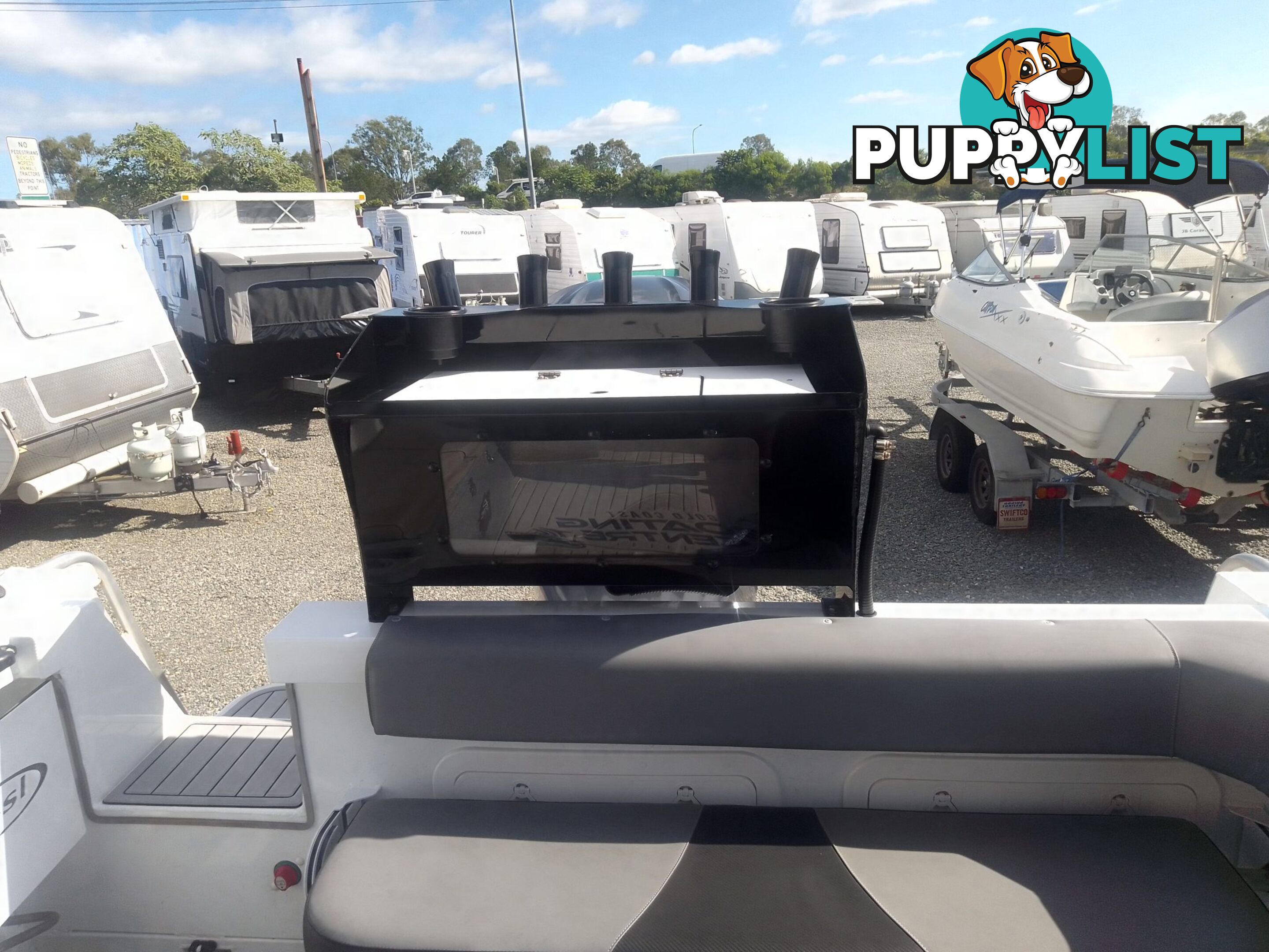 USED 2022 STESSL 660 COASTRUNNER MAGNUM CENTRE CABIN WITH A V6 225HP YAMAHA FOUR STROKE ENGINE ON A DUNBIER DUAL AXLE TRAILER