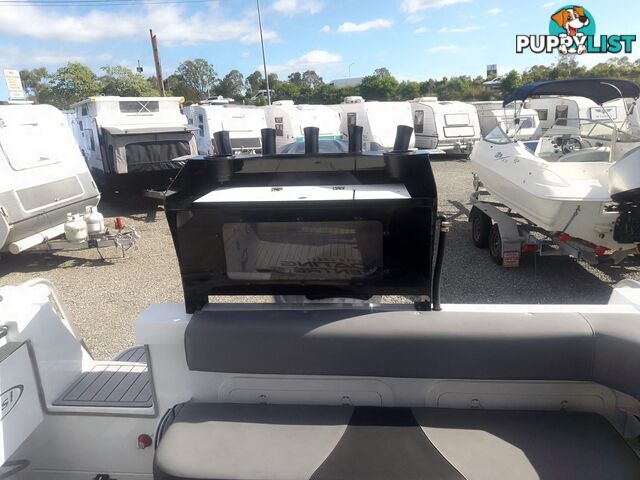 USED 2022 STESSL 660 COASTRUNNER MAGNUM CENTRE CABIN WITH A V6 225HP YAMAHA FOUR STROKE ENGINE ON A DUNBIER DUAL AXLE TRAILER