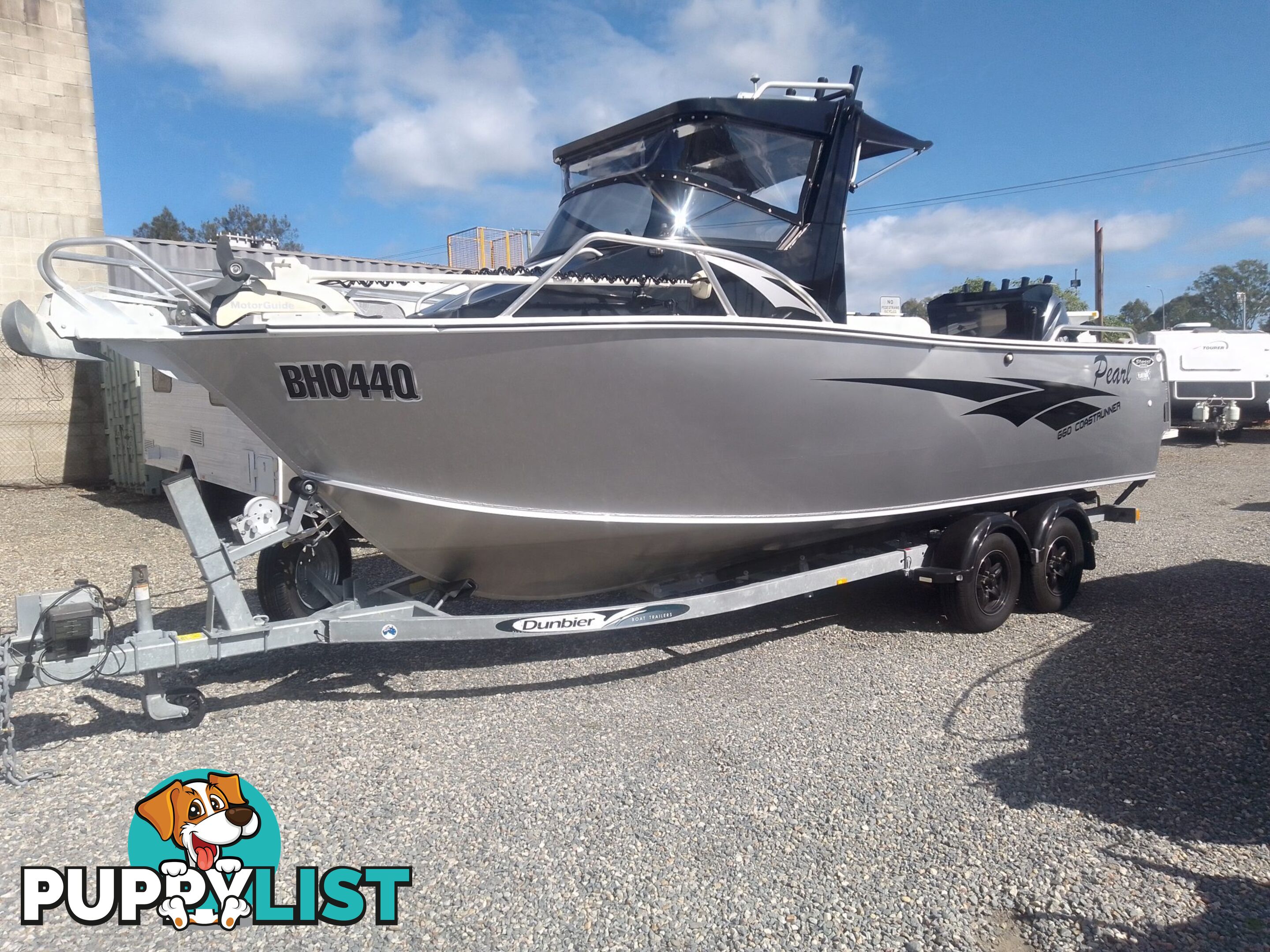 USED 2022 STESSL 660 COASTRUNNER MAGNUM CENTRE CABIN WITH A V6 225HP YAMAHA FOUR STROKE ENGINE ON A DUNBIER DUAL AXLE TRAILER