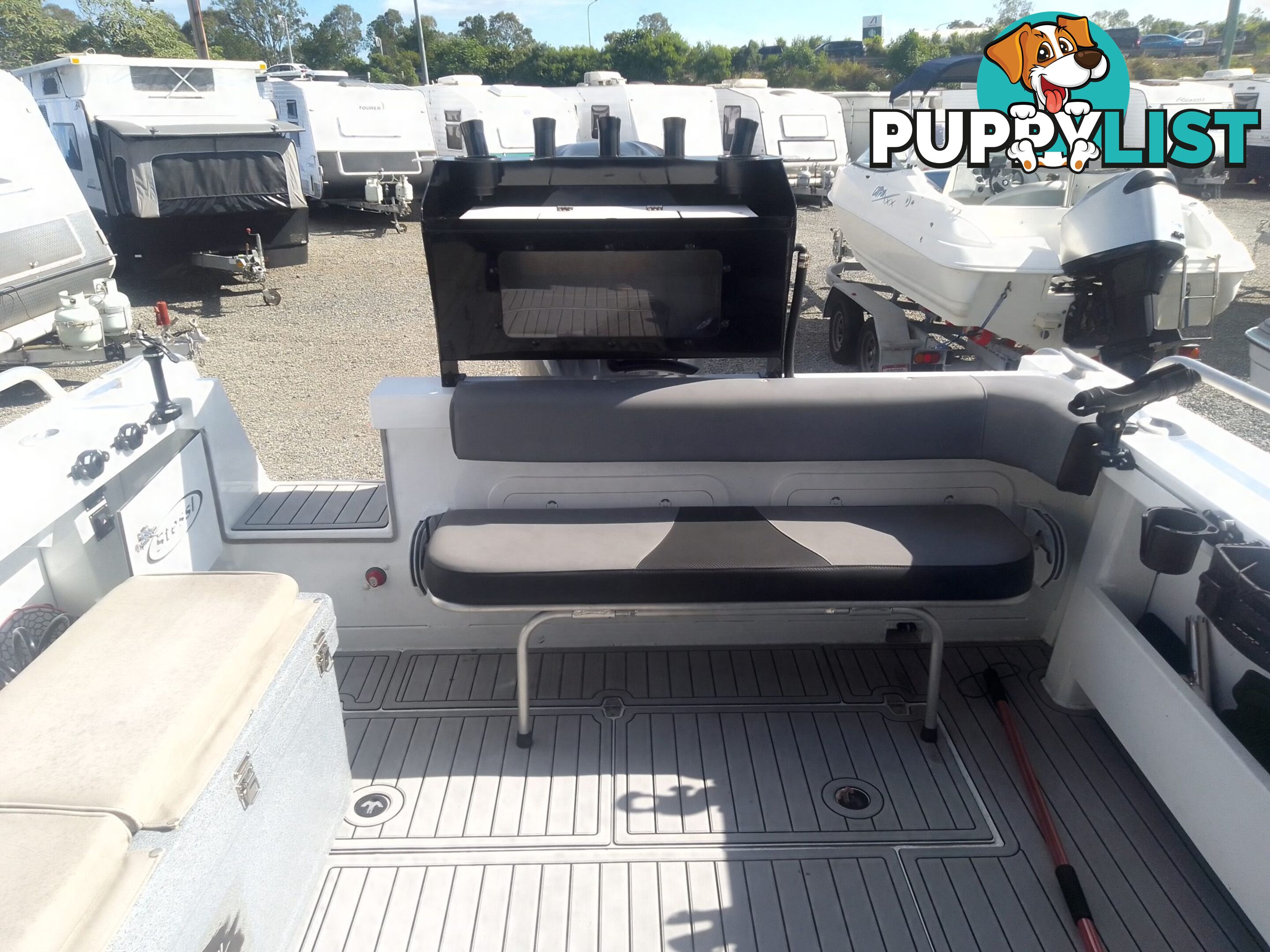 USED 2022 STESSL 660 COASTRUNNER MAGNUM CENTRE CABIN WITH A V6 225HP YAMAHA FOUR STROKE ENGINE ON A DUNBIER DUAL AXLE TRAILER