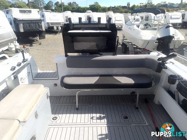 USED 2022 STESSL 660 COASTRUNNER MAGNUM CENTRE CABIN WITH A V6 225HP YAMAHA FOUR STROKE ENGINE ON A DUNBIER DUAL AXLE TRAILER