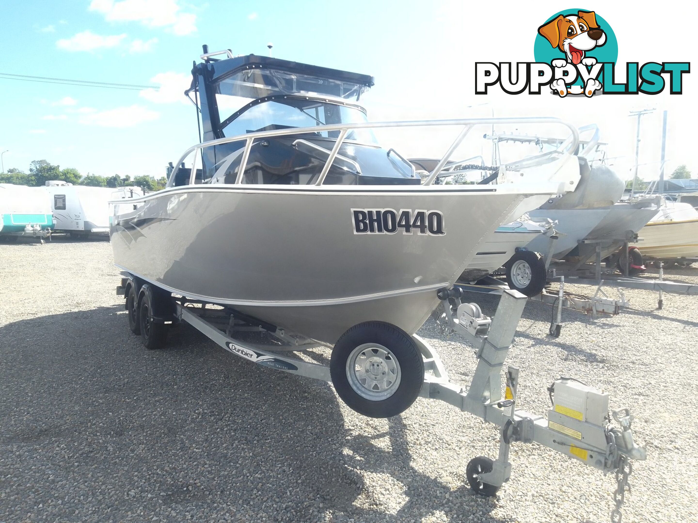 USED 2022 STESSL 660 COASTRUNNER MAGNUM CENTRE CABIN WITH A V6 225HP YAMAHA FOUR STROKE ENGINE ON A DUNBIER DUAL AXLE TRAILER