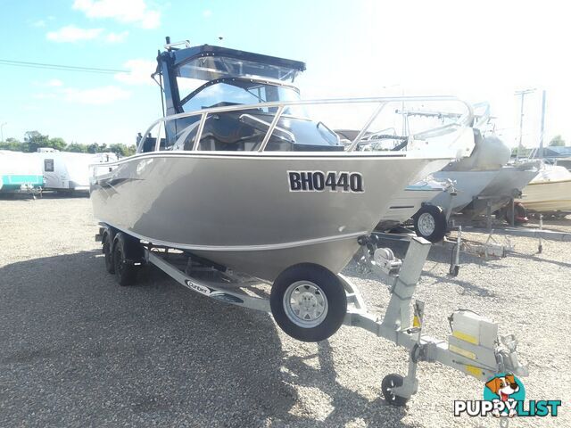 USED 2022 STESSL 660 COASTRUNNER MAGNUM CENTRE CABIN WITH A V6 225HP YAMAHA FOUR STROKE ENGINE ON A DUNBIER DUAL AXLE TRAILER