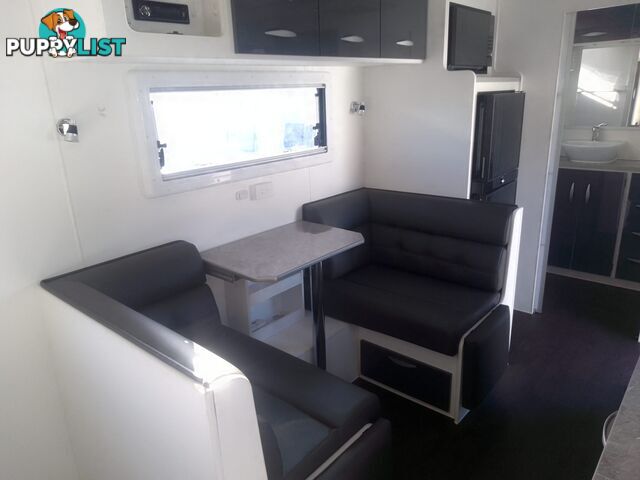 USED 2021 SUPREME CLASSIC TOURING CARAVAN 21FT