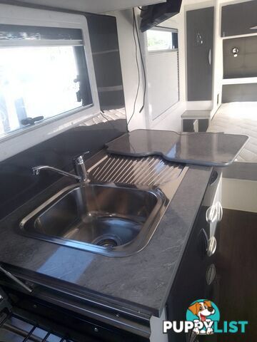 USED 2021 SUPREME CLASSIC TOURING CARAVAN 21FT