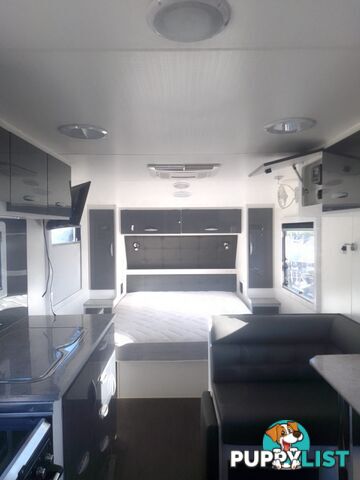 USED 2021 SUPREME CLASSIC TOURING CARAVAN 21FT
