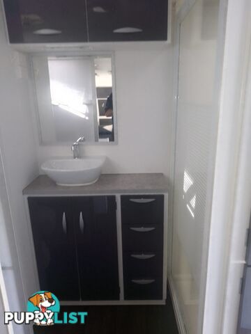 USED 2021 SUPREME CLASSIC TOURING CARAVAN 21FT