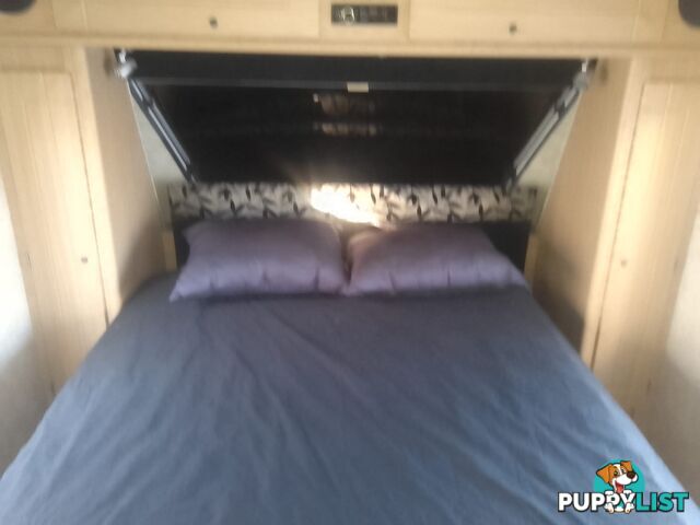 USED 2011 JURGENS LUNAGAZER JT405 SEMI OFF ROAD DUAL AXLE CARAVAN