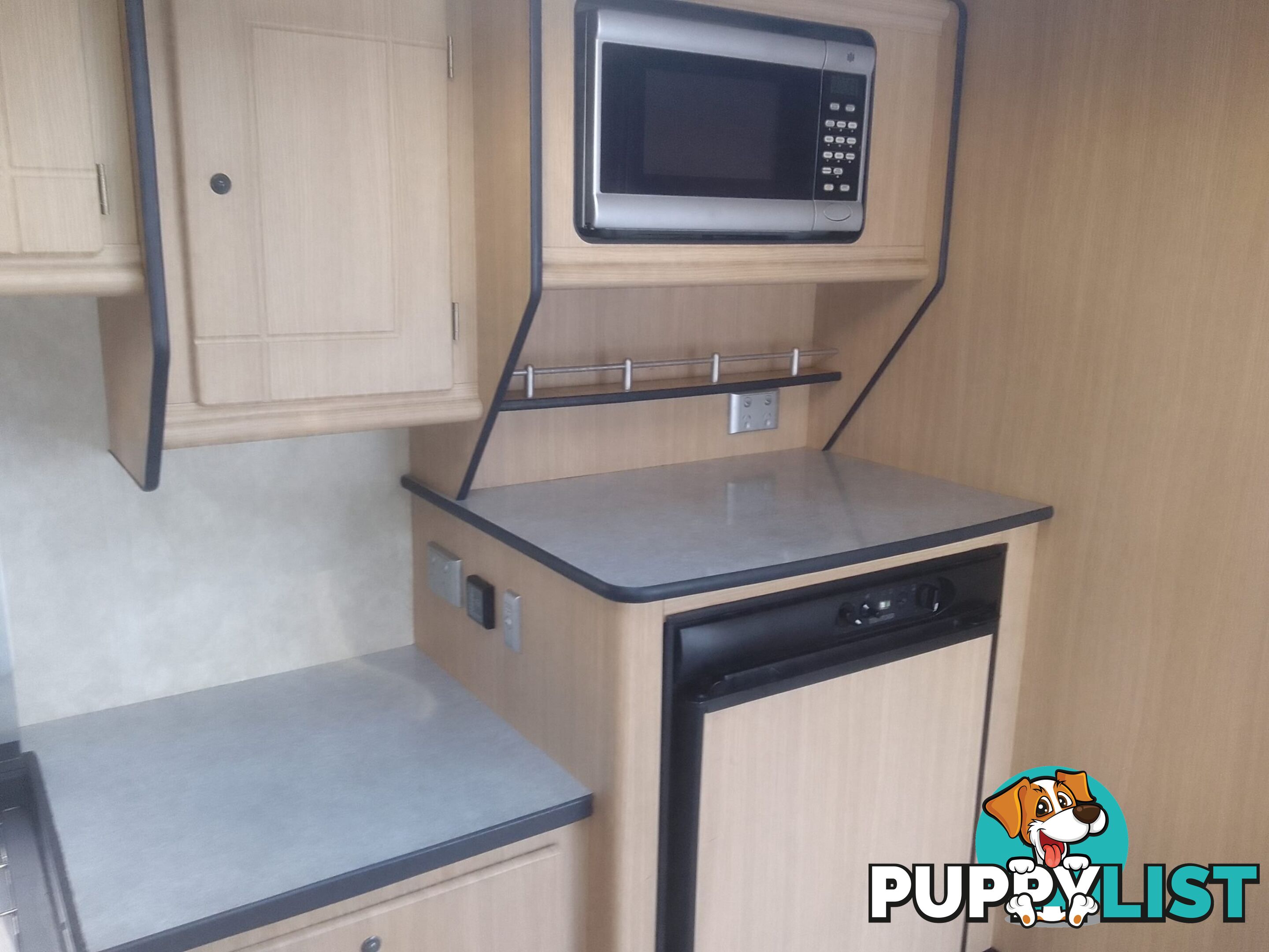 USED 2011 JURGENS LUNAGAZER JT405 SEMI OFF ROAD DUAL AXLE CARAVAN