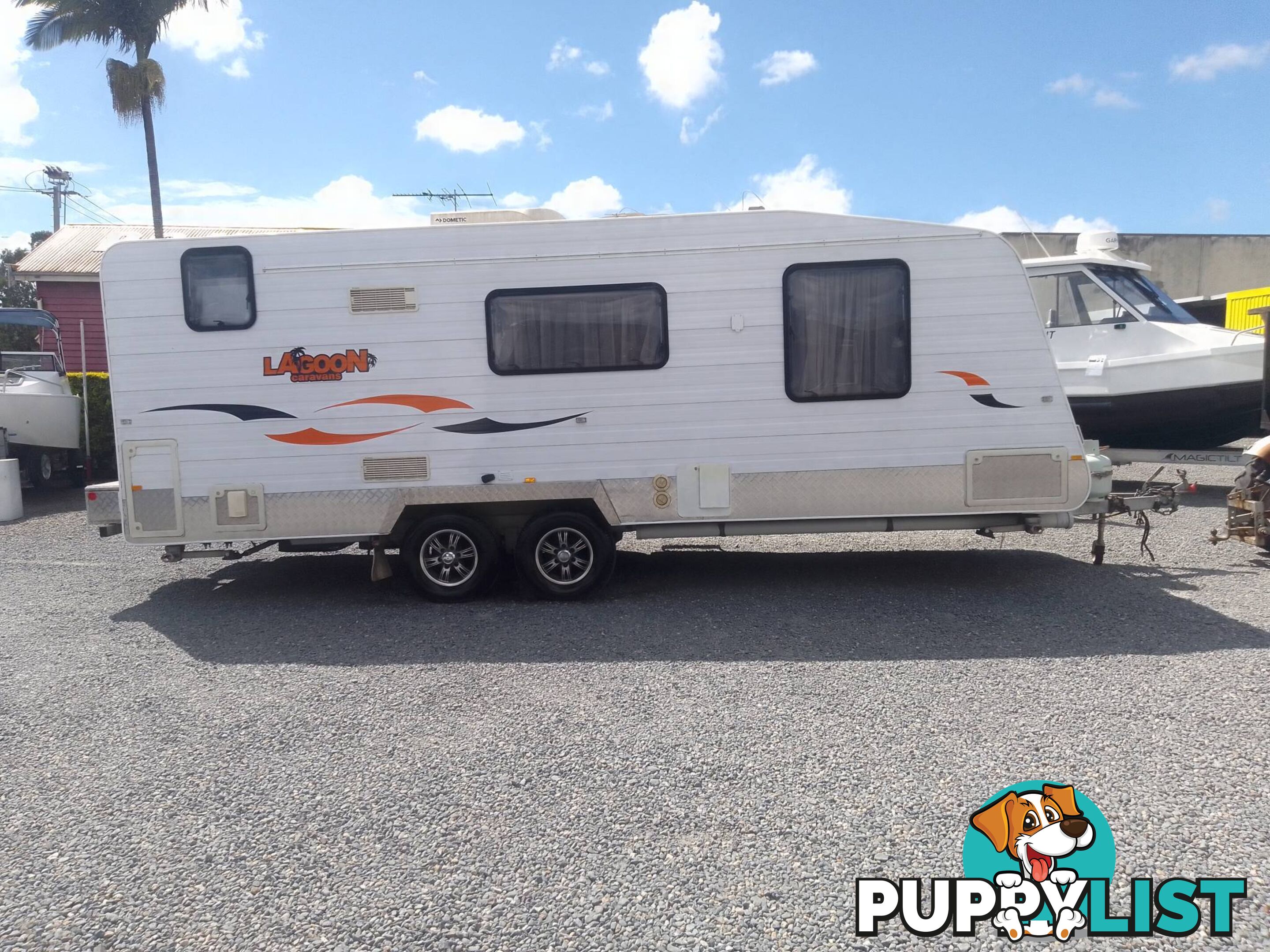 USED 2011 LAGOON FIVE STAR TANDEM TOURING CARAVAN