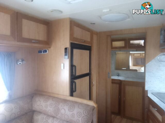 USED 2011 LAGOON FIVE STAR TANDEM TOURING CARAVAN