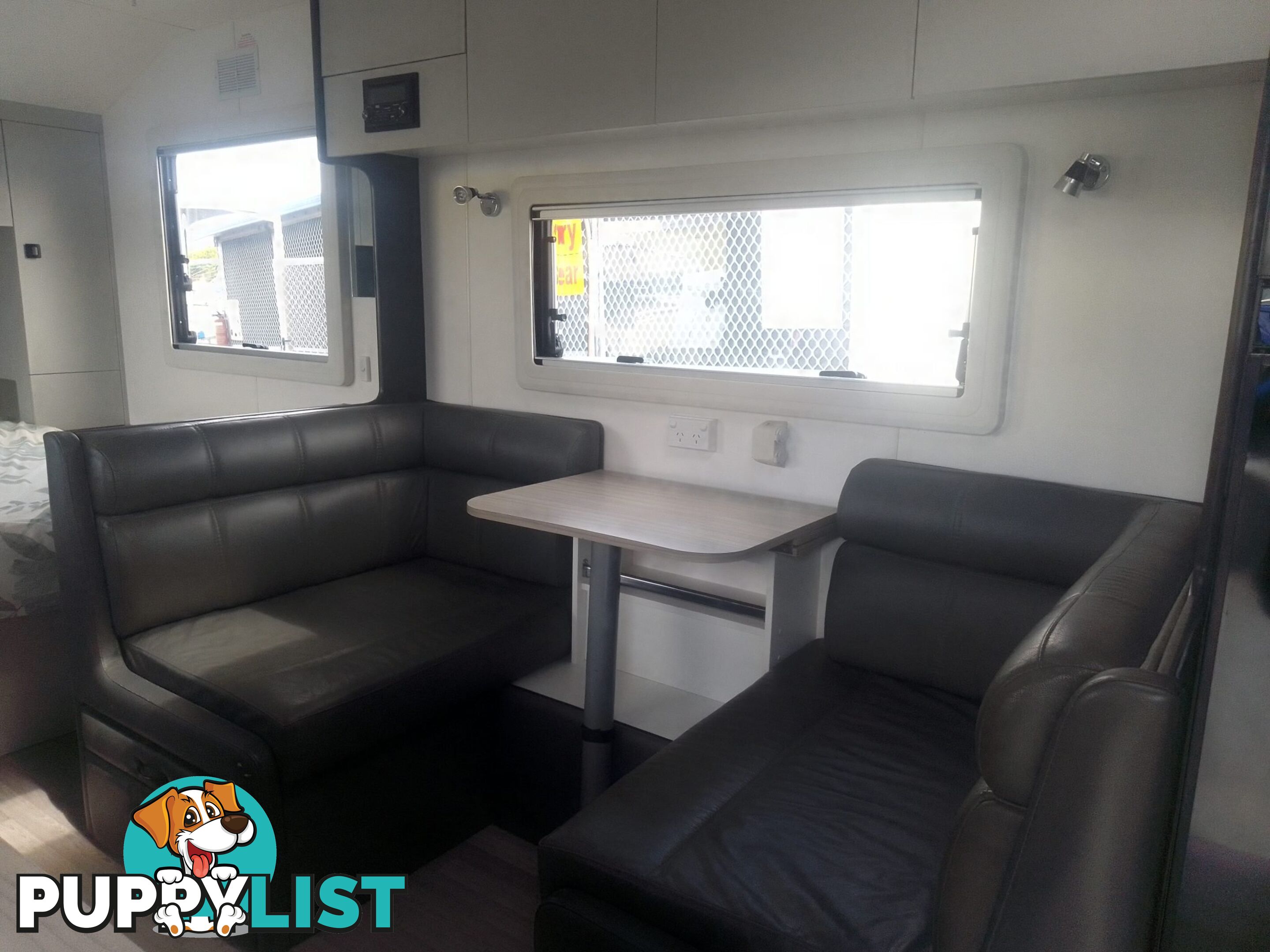 USED 2021 FRANKLIN G4 21FT TOURING DUAL AXLE CARAVAN