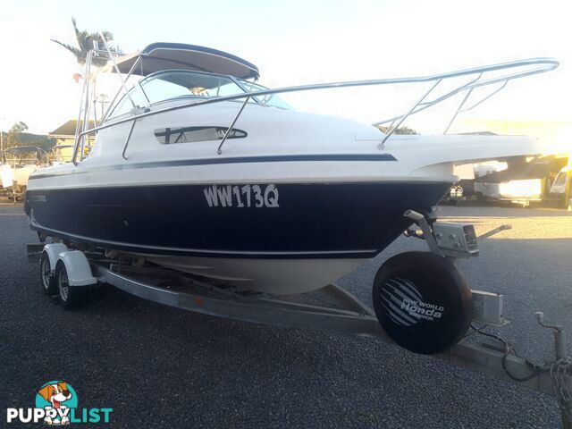 USED 2005 HAINES HUNTER 650 HORIZON HALF CABIN ON A 2005 EASYTOW DUAL AXLE TRAILER WITH A 215HP HONDA 4 STROKE OUTBOARD