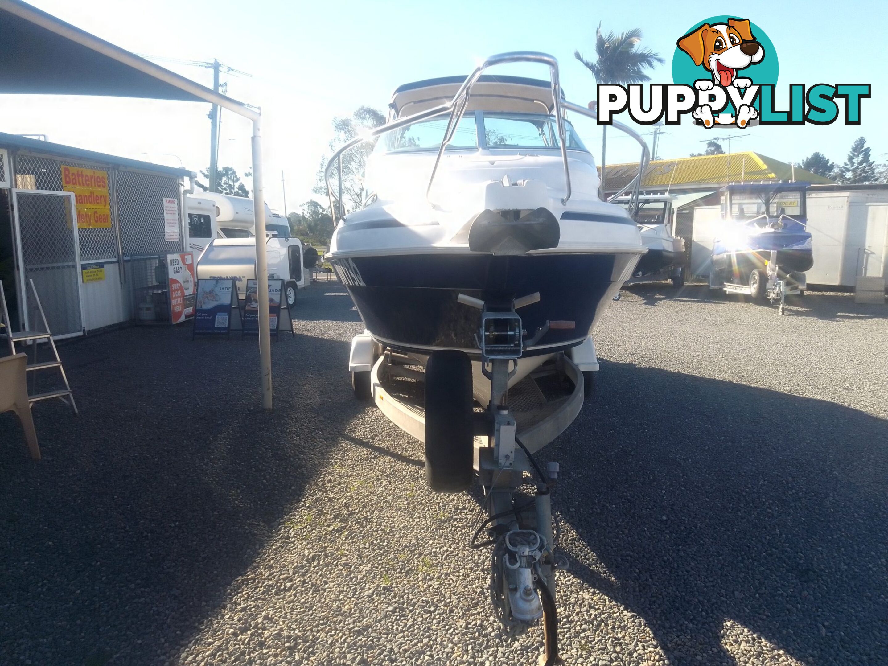 USED 2005 HAINES HUNTER 650 HORIZON HALF CABIN ON A 2005 EASYTOW DUAL AXLE TRAILER WITH A 215HP HONDA 4 STROKE OUTBOARD