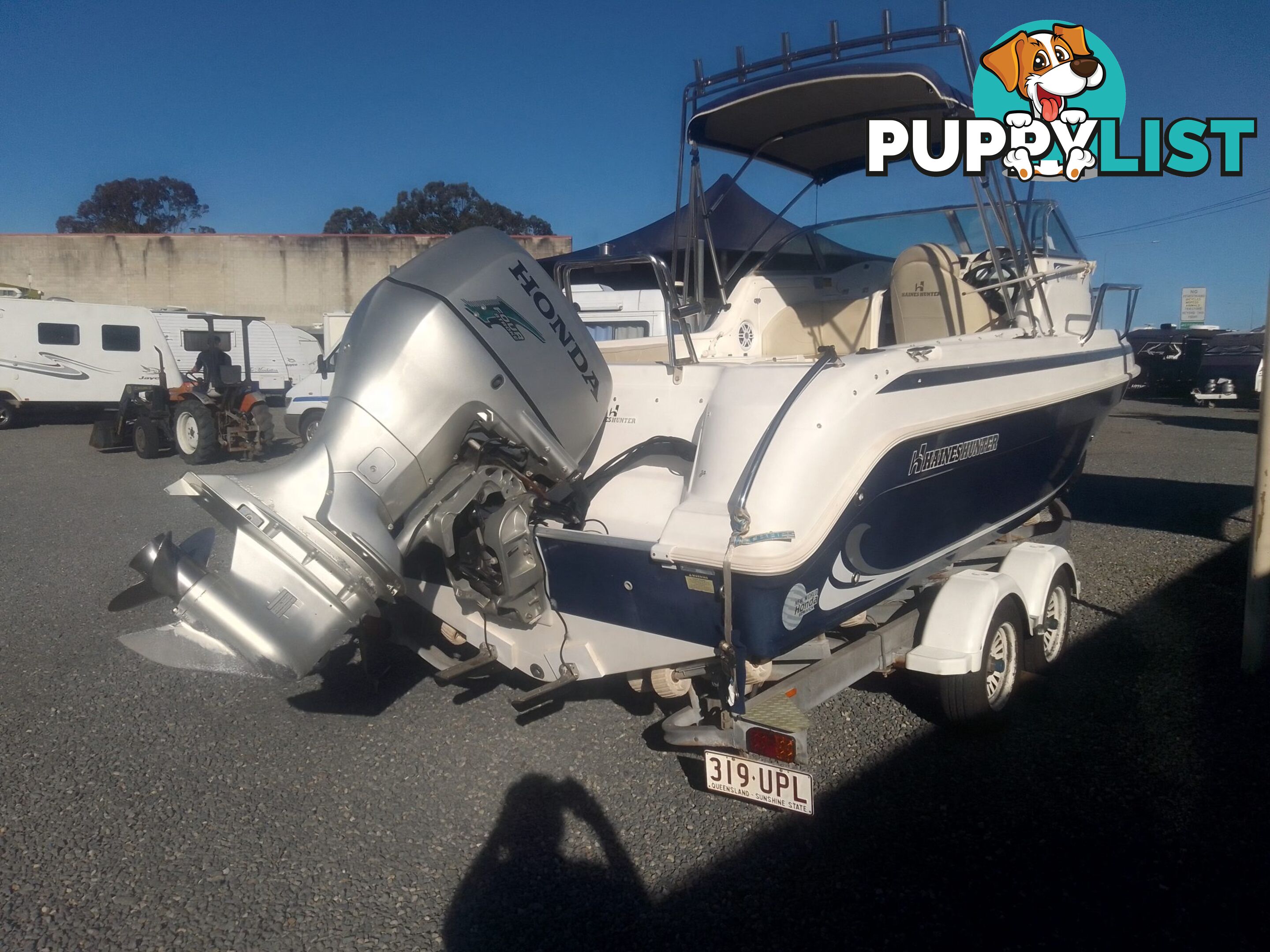 USED 2005 HAINES HUNTER 650 HORIZON HALF CABIN ON A 2005 EASYTOW DUAL AXLE TRAILER WITH A 215HP HONDA 4 STROKE OUTBOARD
