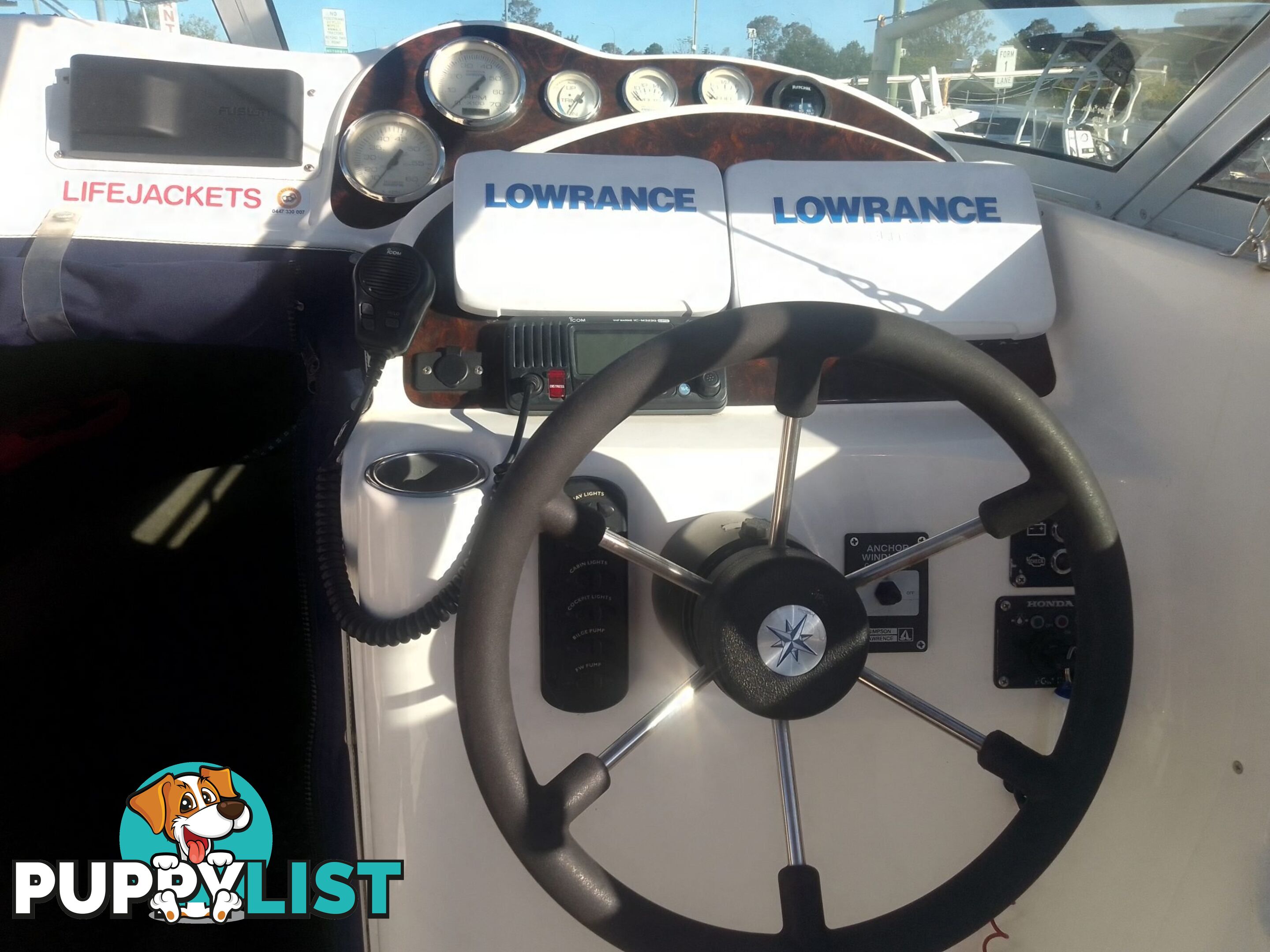 USED 2005 HAINES HUNTER 650 HORIZON HALF CABIN ON A 2005 EASYTOW DUAL AXLE TRAILER WITH A 215HP HONDA 4 STROKE OUTBOARD