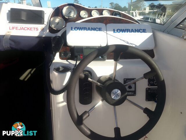USED 2005 HAINES HUNTER 650 HORIZON HALF CABIN ON A 2005 EASYTOW DUAL AXLE TRAILER WITH A 215HP HONDA 4 STROKE OUTBOARD