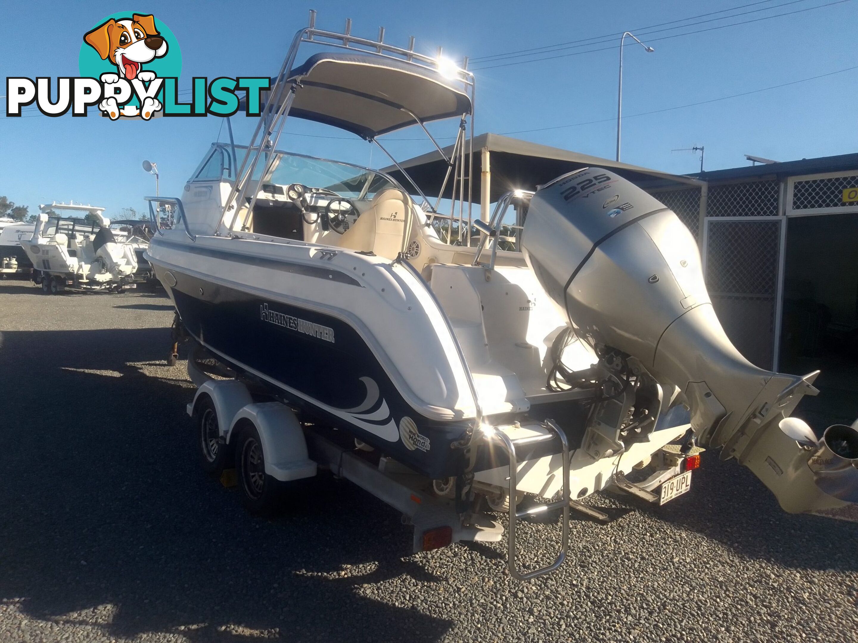 USED 2005 HAINES HUNTER 650 HORIZON HALF CABIN ON A 2005 EASYTOW DUAL AXLE TRAILER WITH A 215HP HONDA 4 STROKE OUTBOARD