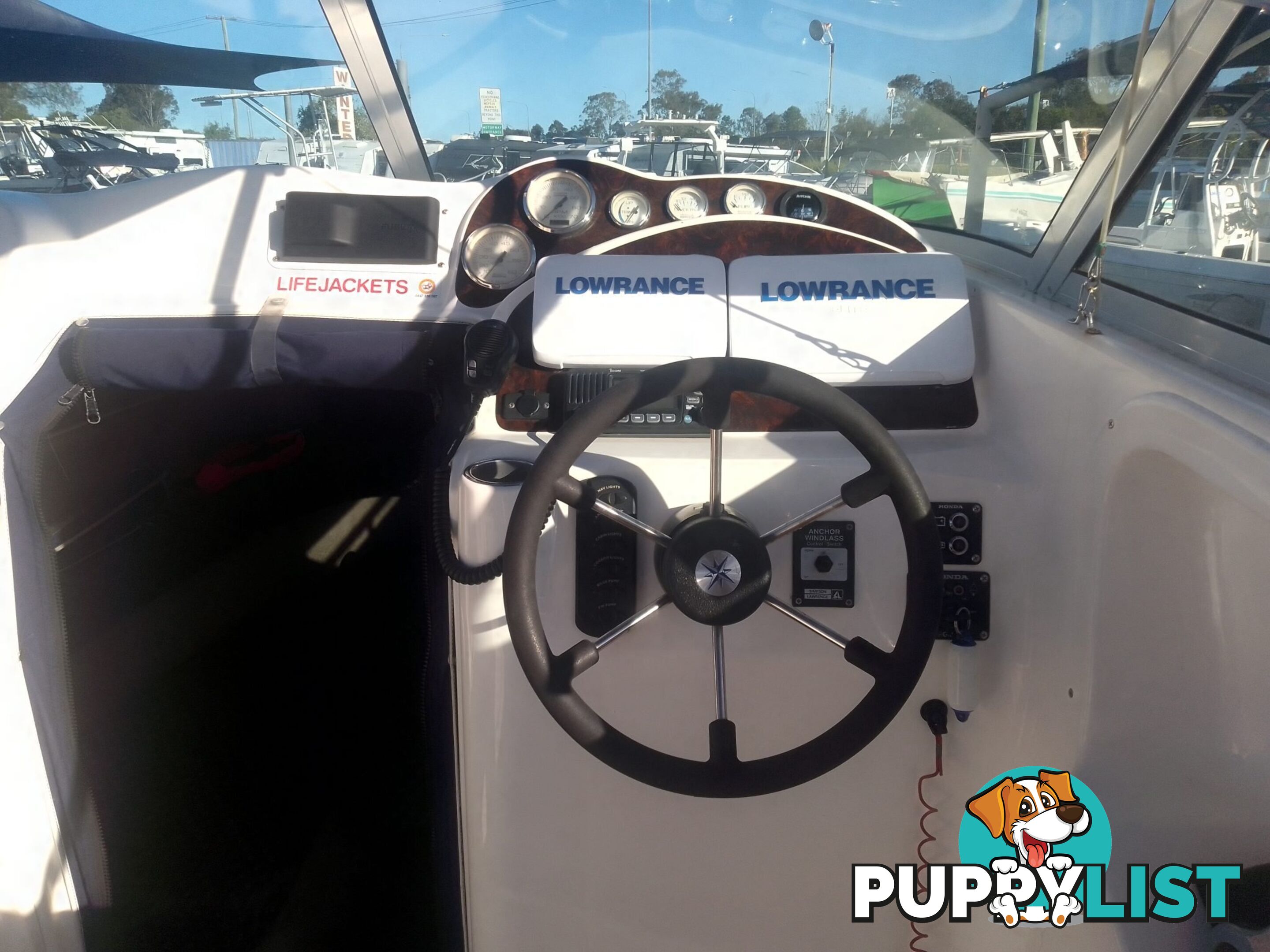 USED 2005 HAINES HUNTER 650 HORIZON HALF CABIN ON A 2005 EASYTOW DUAL AXLE TRAILER WITH A 215HP HONDA 4 STROKE OUTBOARD