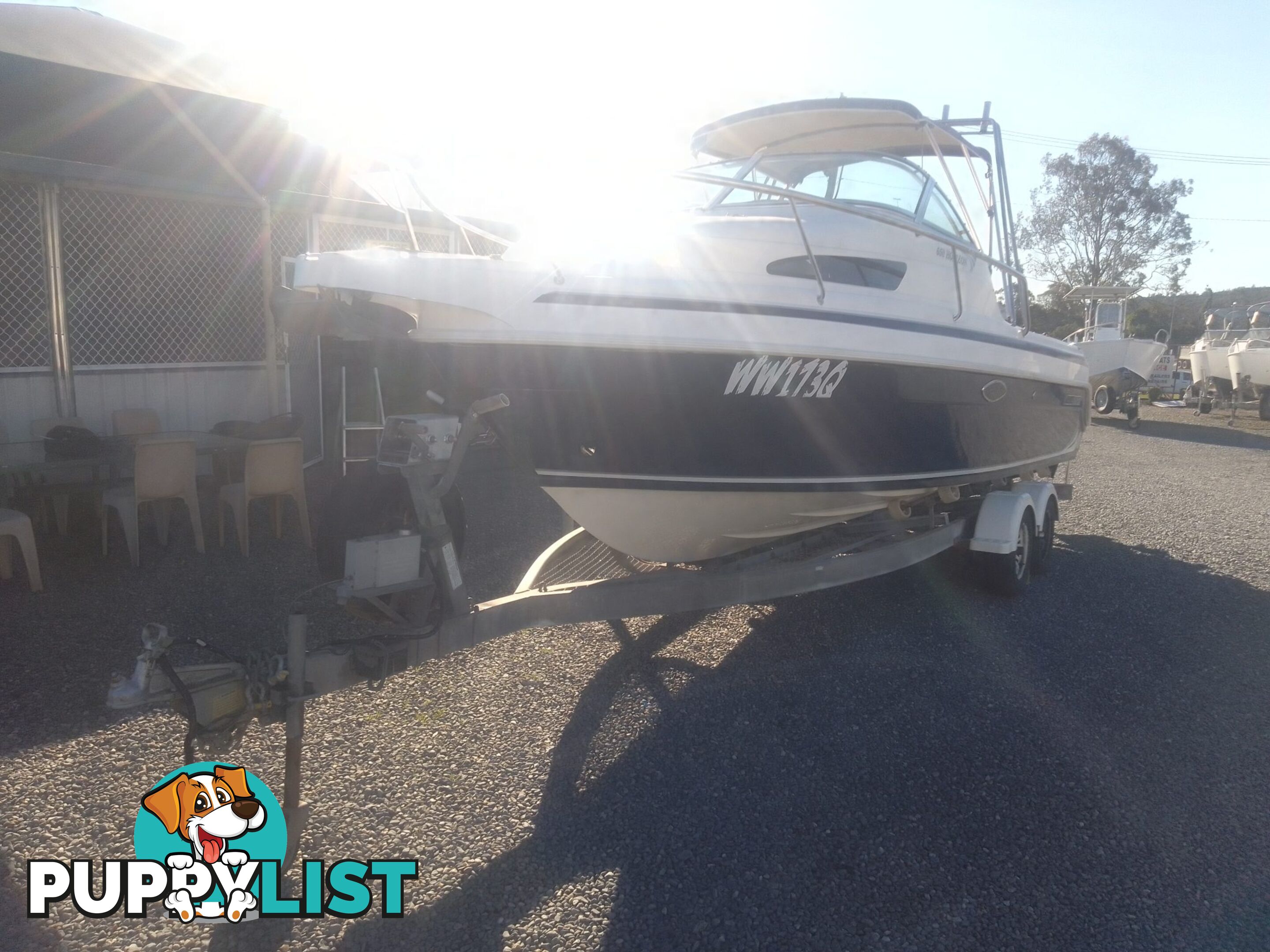 USED 2005 HAINES HUNTER 650 HORIZON HALF CABIN ON A 2005 EASYTOW DUAL AXLE TRAILER WITH A 215HP HONDA 4 STROKE OUTBOARD