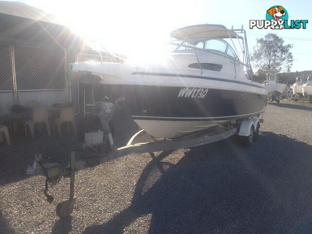 USED 2005 HAINES HUNTER 650 HORIZON HALF CABIN ON A 2005 EASYTOW DUAL AXLE TRAILER WITH A 215HP HONDA 4 STROKE OUTBOARD