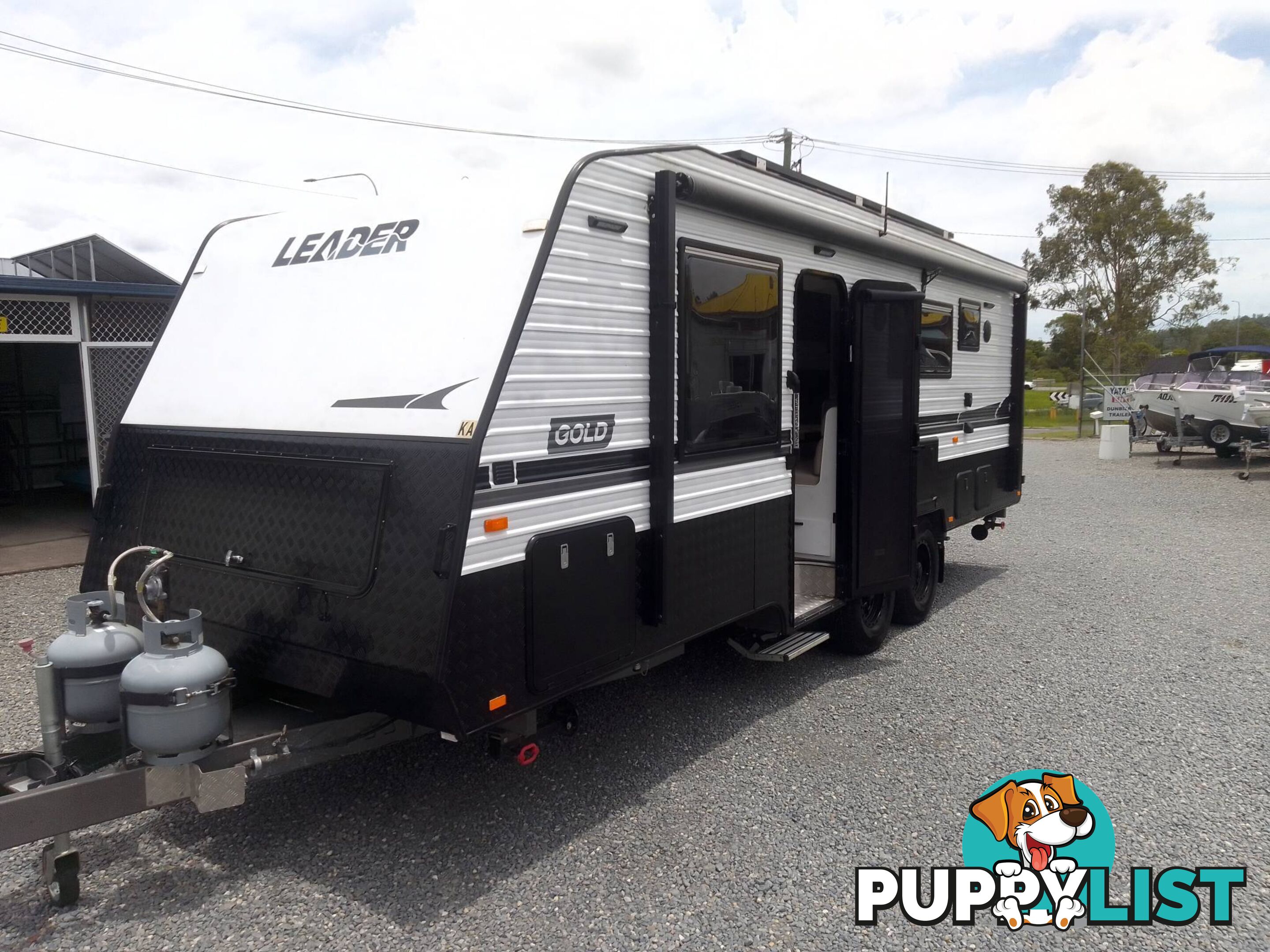 LEADER GOLD 23FT FAMILY BUNK TOURING CARAVAN