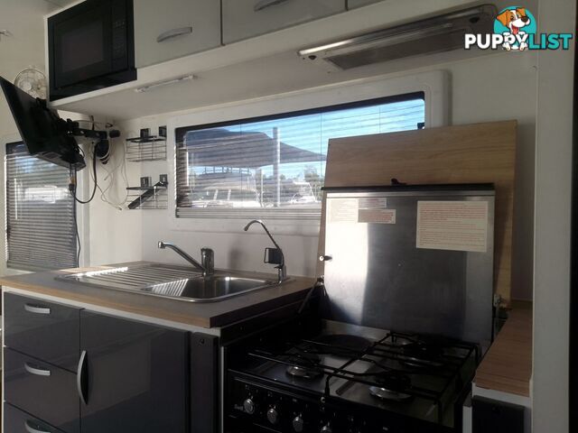 USED 2021 LEADER GOLD 2 BUNK FAMILY SEMI OFF ROAD DUAL AXLE CARAVAN