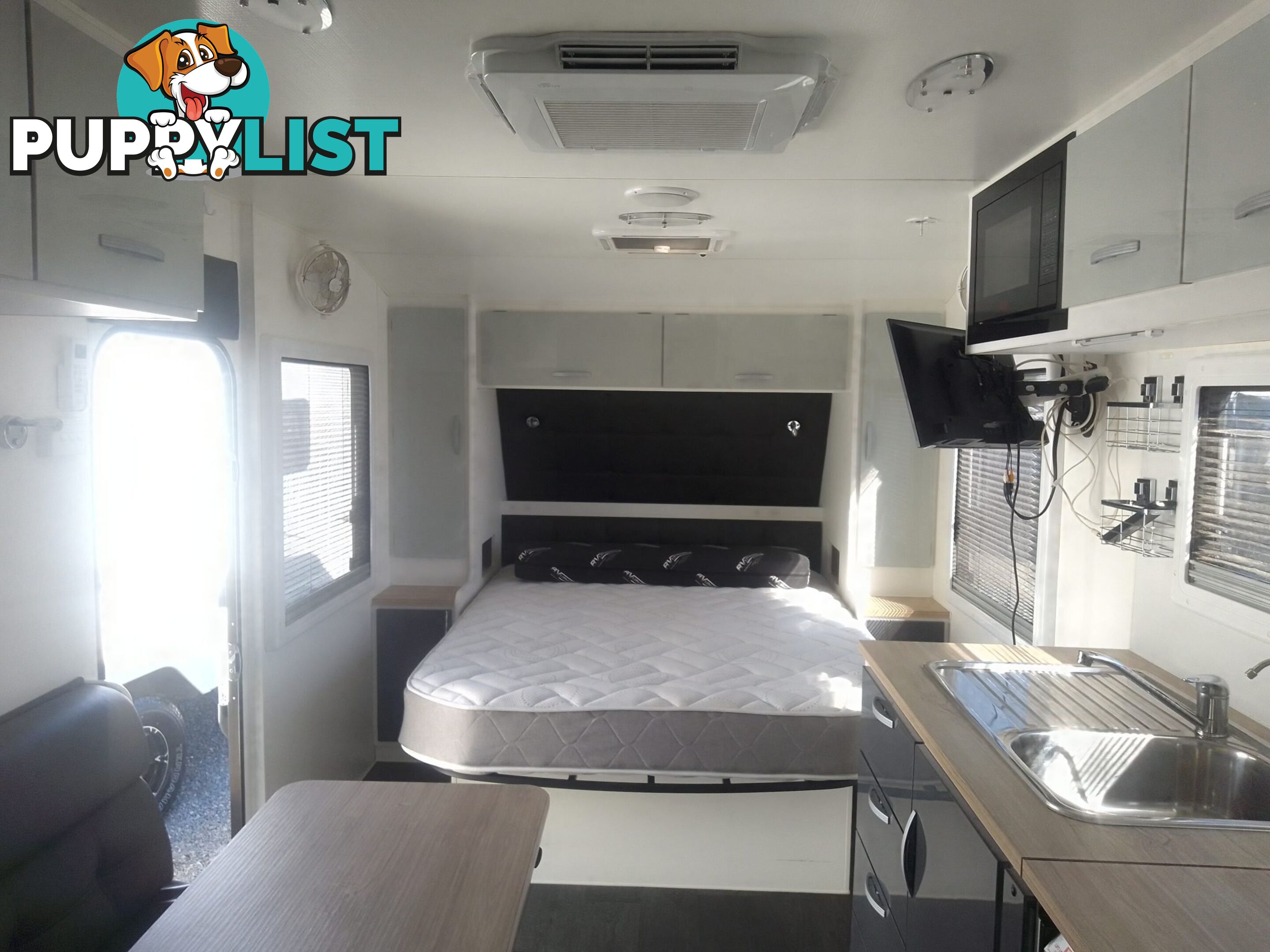 USED 2021 LEADER GOLD 2 BUNK FAMILY SEMI OFF ROAD DUAL AXLE CARAVAN