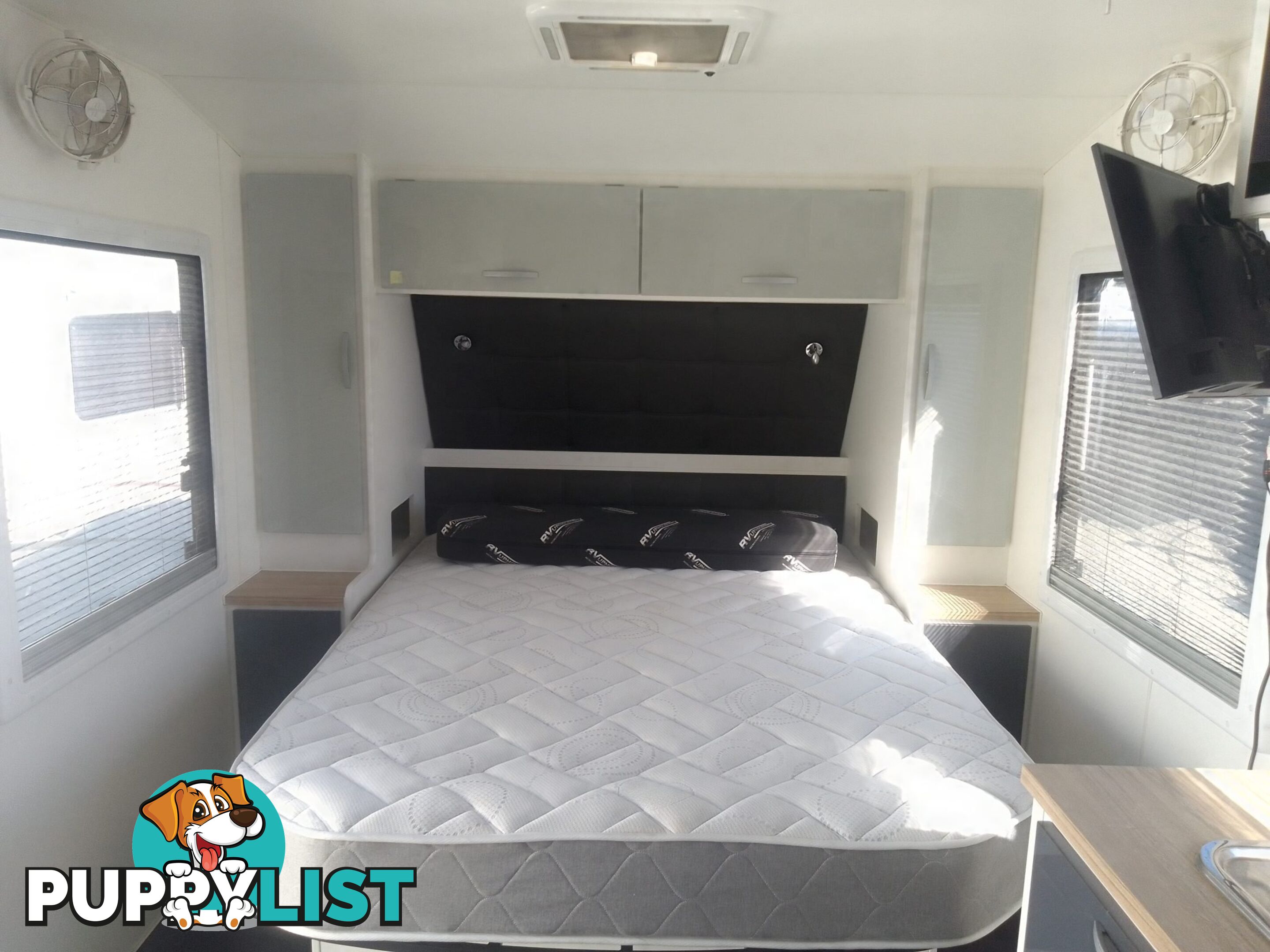 USED 2021 LEADER GOLD 2 BUNK FAMILY SEMI OFF ROAD DUAL AXLE CARAVAN