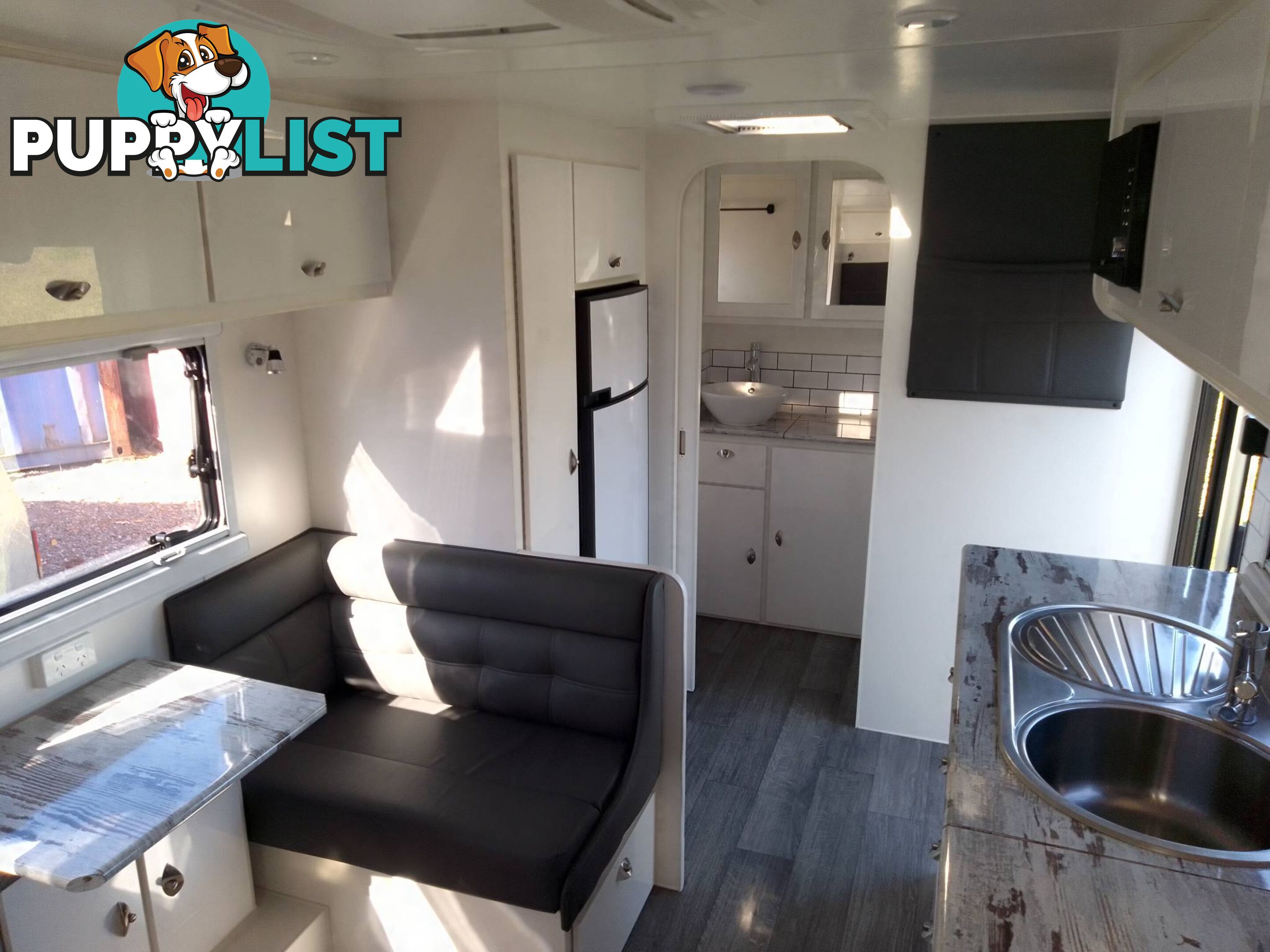 SUNSET BOULEVARD 21FT SEMI OFF-ROAD TOURING CARAVAN