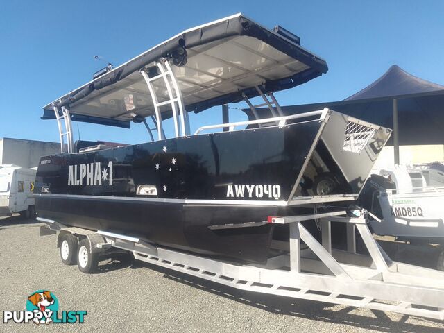 USED 2021 MANCRAFT 8.00M PONTOON BOAT WITH 2020 MODEL 250HP YAMAHA 4 STROKE ENGINE ON A 2021 DAVID BALE BUILT ALLOY CUSTOM BUILT TRAILER.