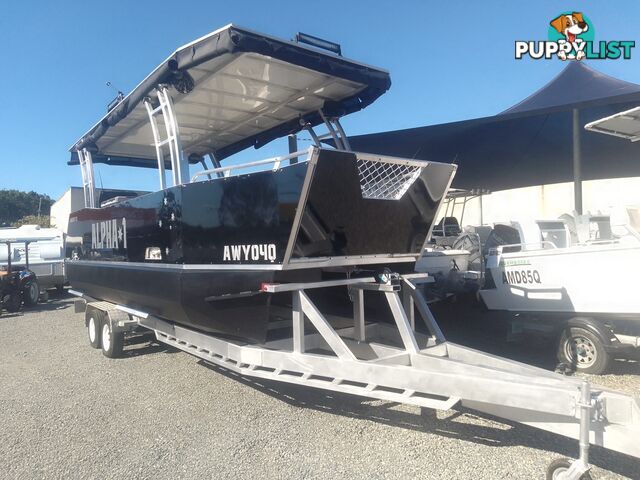 USED 2021 MANCRAFT 8.00M PONTOON BOAT WITH 2020 MODEL 250HP YAMAHA 4 STROKE ENGINE ON A 2021 DAVID BALE BUILT ALLOY CUSTOM BUILT TRAILER.