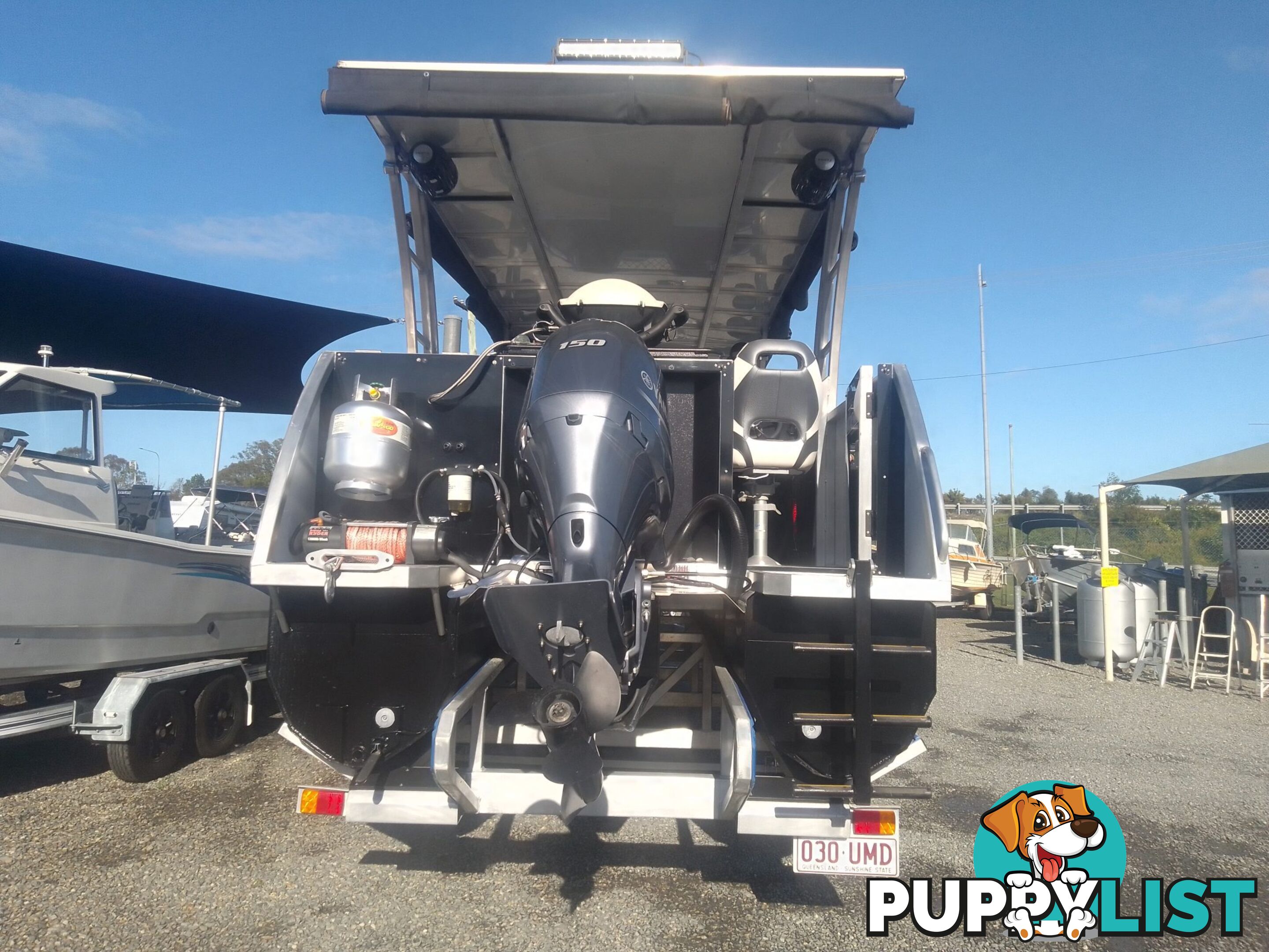 USED 2021 MANCRAFT 8.00M PONTOON BOAT WITH 2020 MODEL 250HP YAMAHA 4 STROKE ENGINE ON A 2021 DAVID BALE BUILT ALLOY CUSTOM BUILT TRAILER.