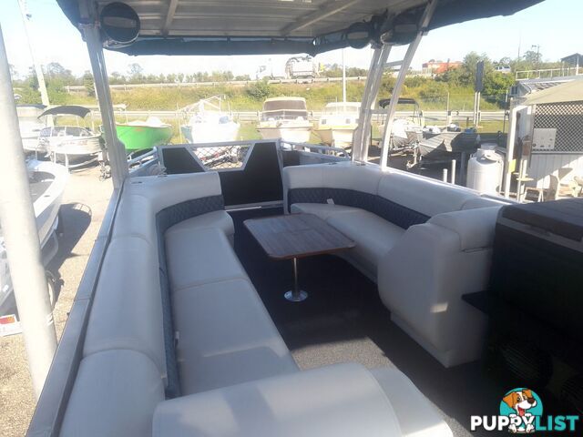 USED 2021 MANCRAFT 8.00M PONTOON BOAT WITH 2020 MODEL 250HP YAMAHA 4 STROKE ENGINE ON A 2021 DAVID BALE BUILT ALLOY CUSTOM BUILT TRAILER.