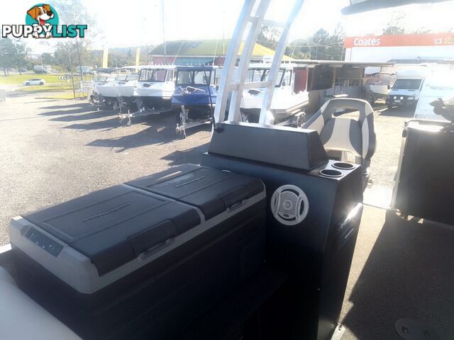 USED 2021 MANCRAFT 8.00M PONTOON BOAT WITH 2020 MODEL 250HP YAMAHA 4 STROKE ENGINE ON A 2021 DAVID BALE BUILT ALLOY CUSTOM BUILT TRAILER.