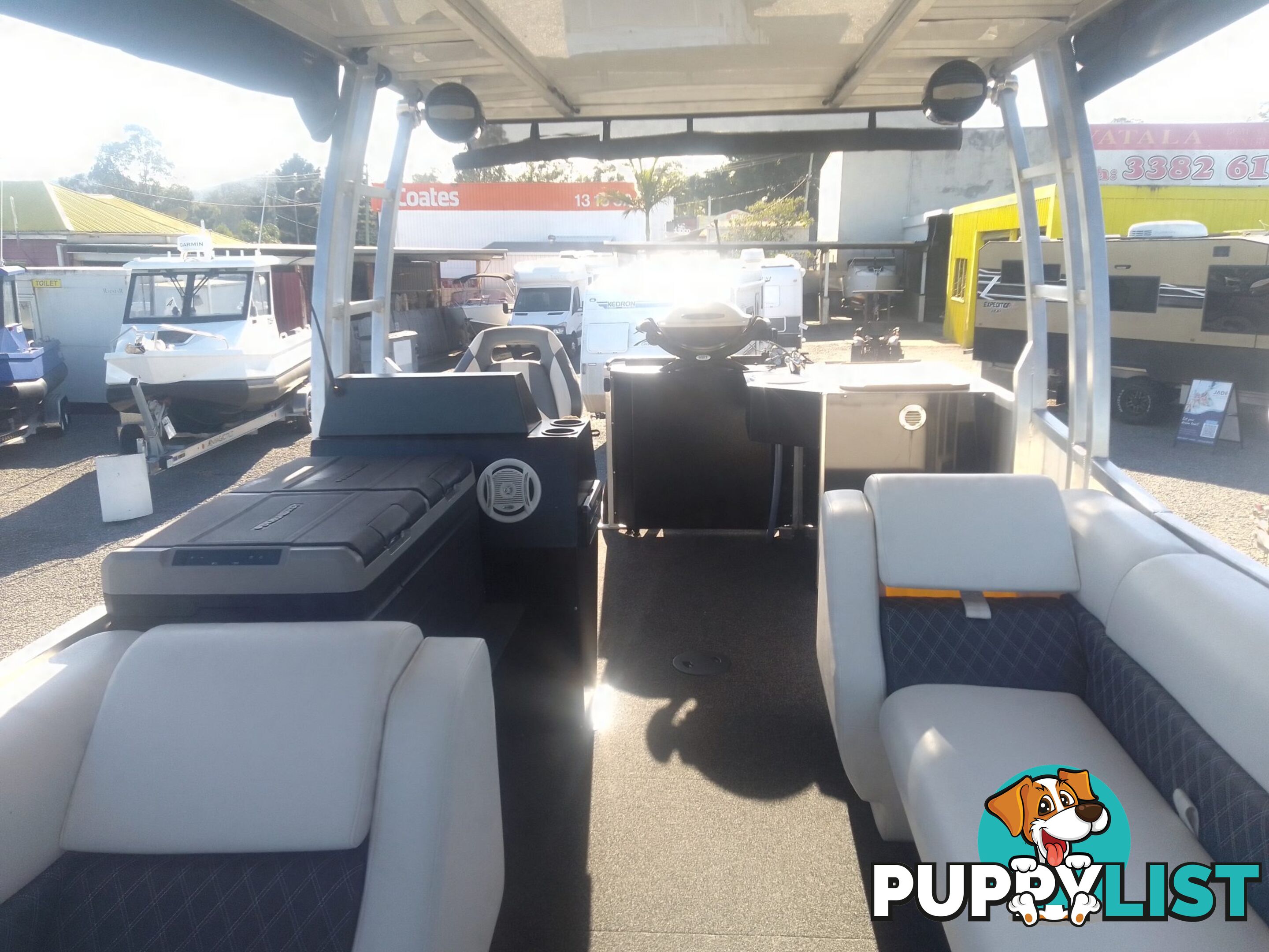 USED 2021 MANCRAFT 8.00M PONTOON BOAT WITH 2020 MODEL 250HP YAMAHA 4 STROKE ENGINE ON A 2021 DAVID BALE BUILT ALLOY CUSTOM BUILT TRAILER.