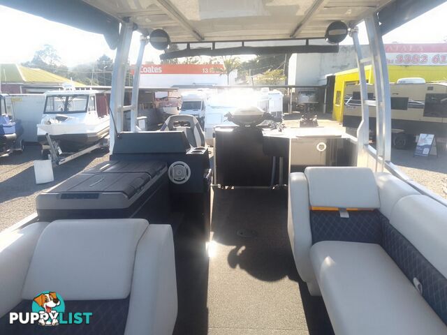 USED 2021 MANCRAFT 8.00M PONTOON BOAT WITH 2020 MODEL 250HP YAMAHA 4 STROKE ENGINE ON A 2021 DAVID BALE BUILT ALLOY CUSTOM BUILT TRAILER.