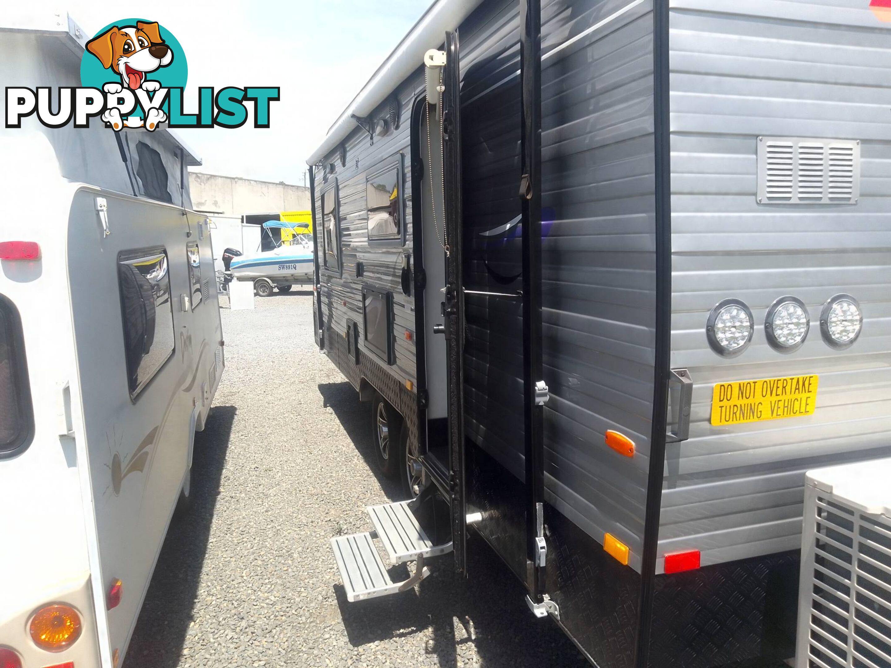 NEW AGE OZ CLASSIC 21FT TOURING CARAVAN