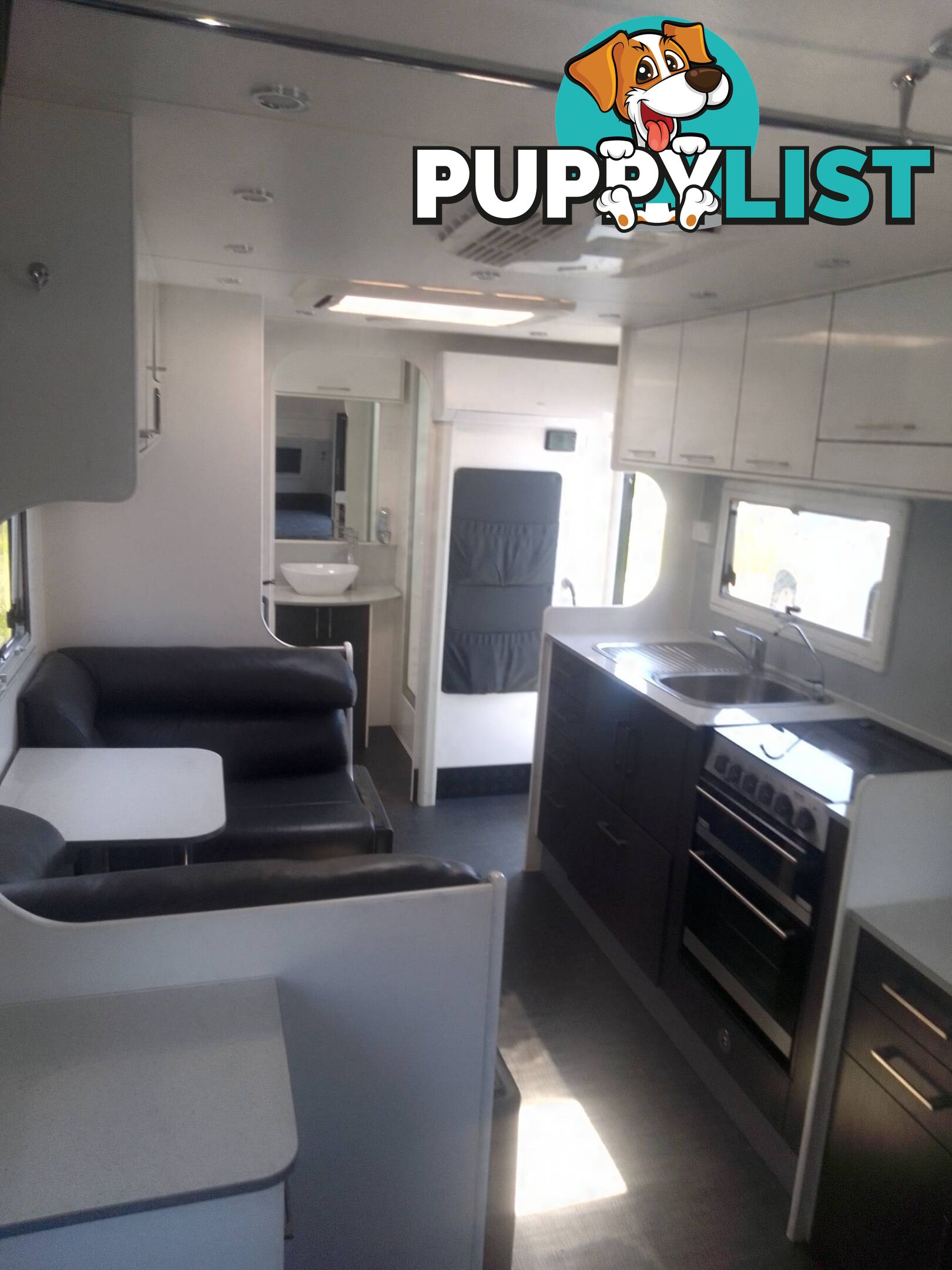 NEW AGE OZ CLASSIC 21FT TOURING CARAVAN